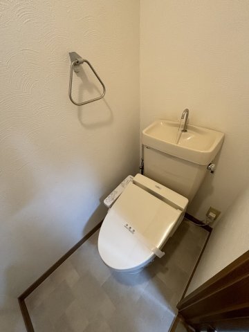 ����4