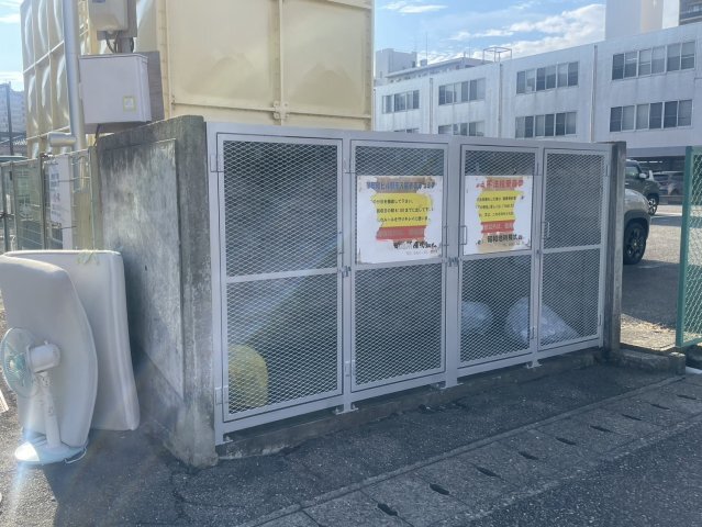 ����15