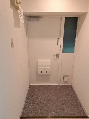 ����12