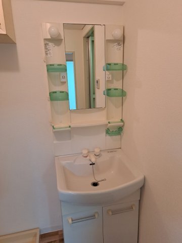 ����4