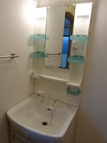 ����4