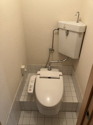 ����4