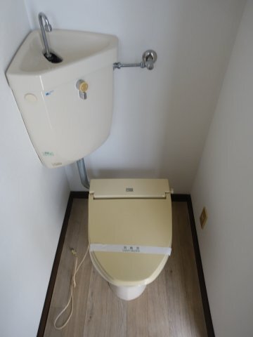 ����4