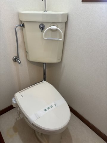 ����4