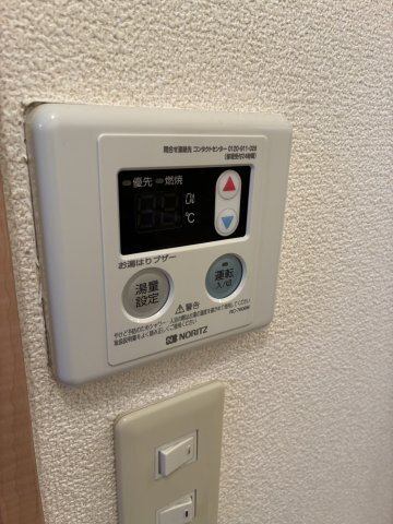 ����9