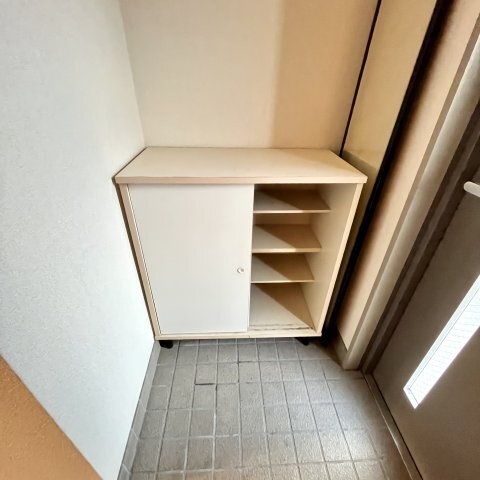����15
