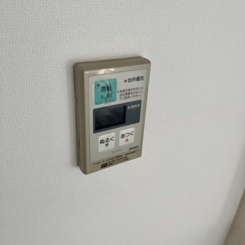 ����12