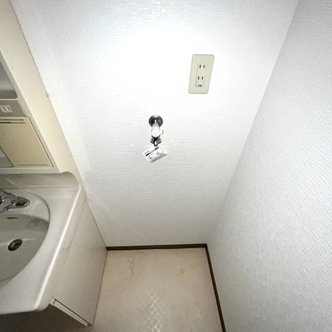 ����15