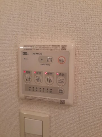 ����12