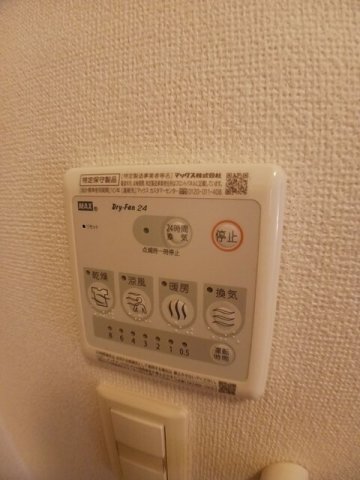 ����12