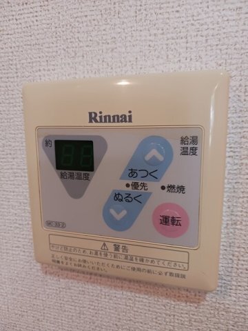����12