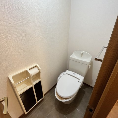 ����9