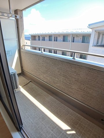����8
