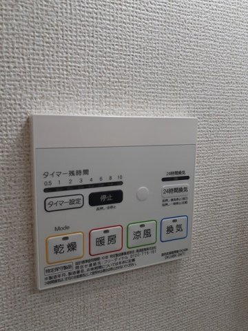 ����12