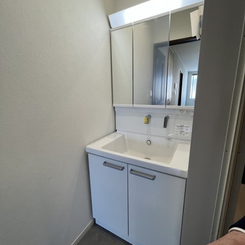 ����20