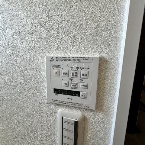 ����15