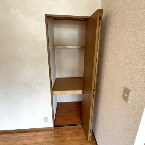 ����15