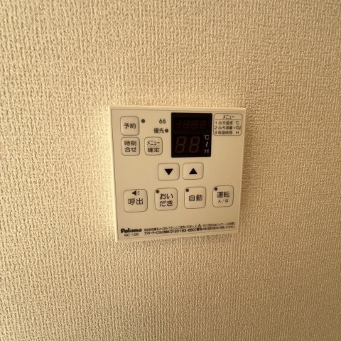 ����12