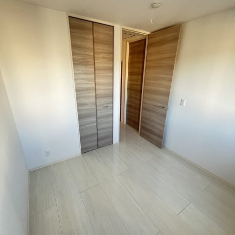 ����26