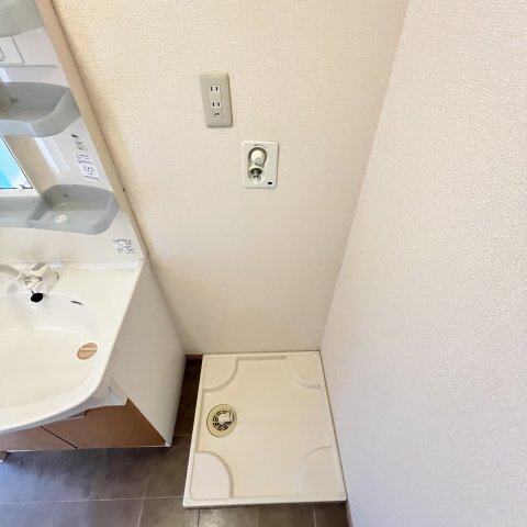 ����10