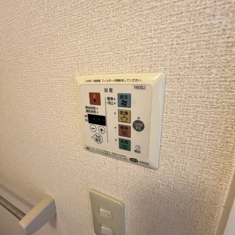 ����8
