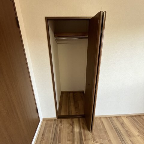 ����20