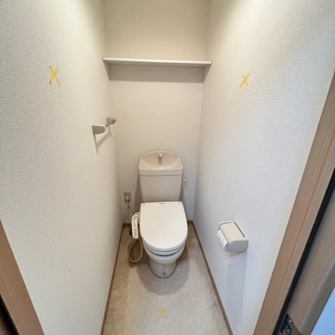 ����4