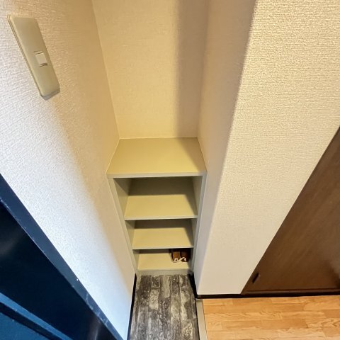 ����12