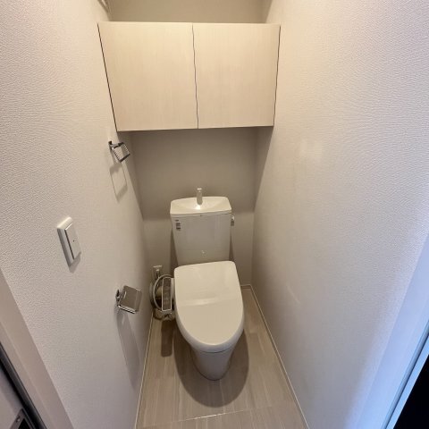 ����16