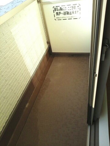 ����12