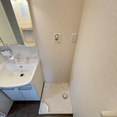 ����11