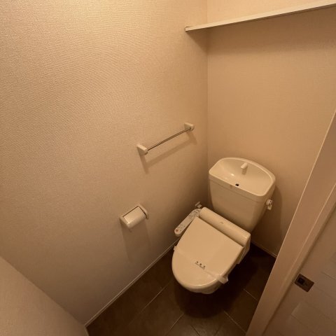 ����8