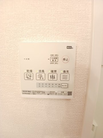 ����12
