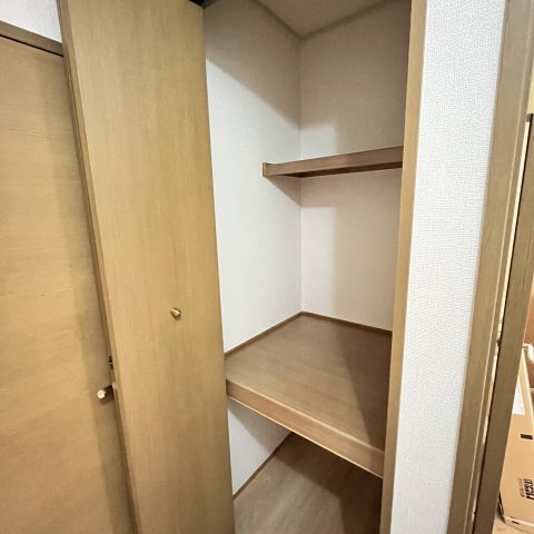 ����16