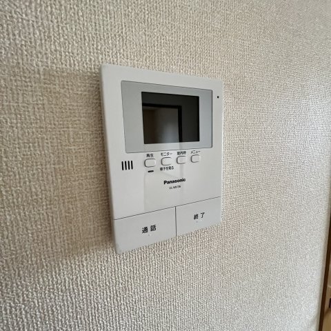 ����20