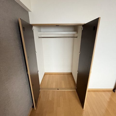 ����13