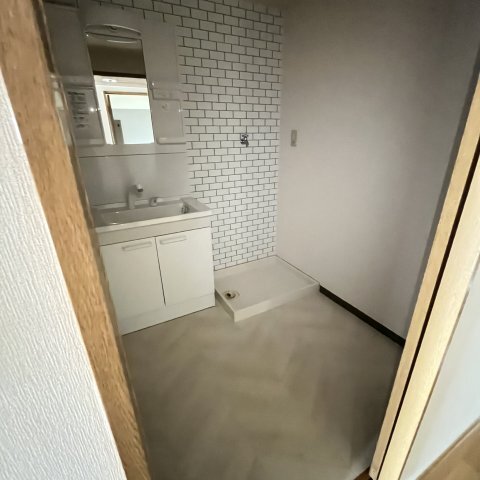 ����9