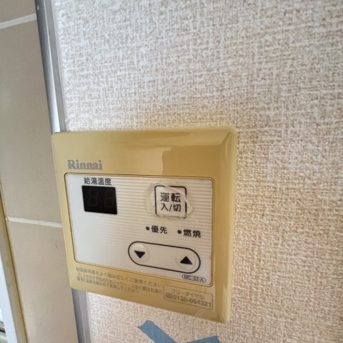 ����15