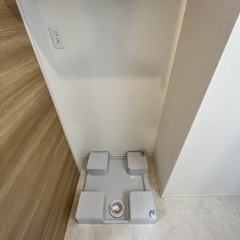 ����16