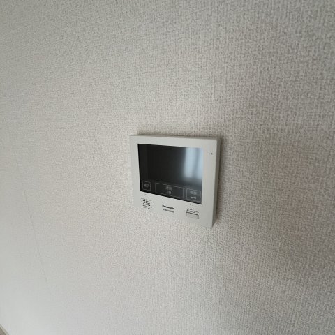 ����12