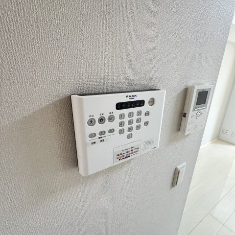 ����16