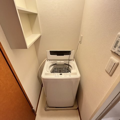 ����12