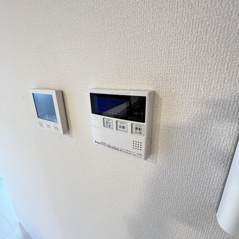 ����20