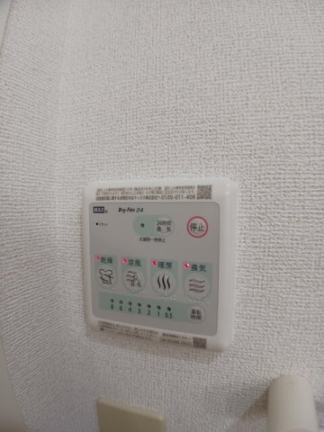 ����12