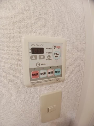 ����12