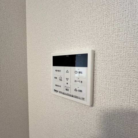 ����4