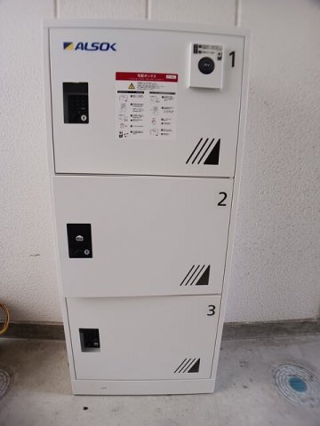 ����12