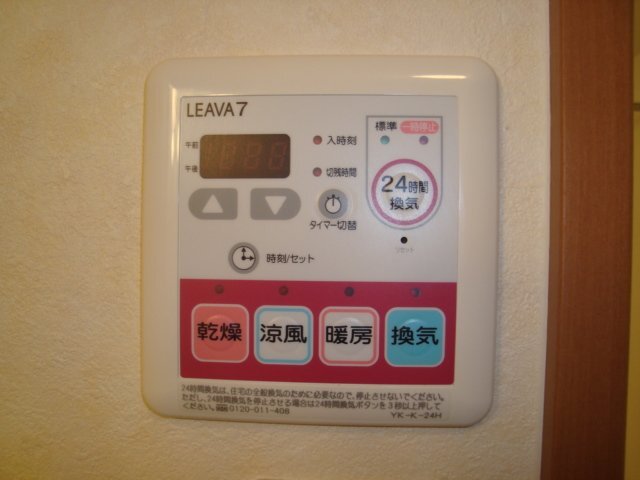 ����12