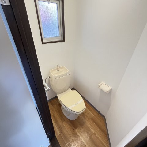 ����4