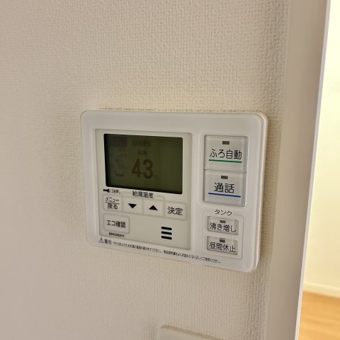 ����18